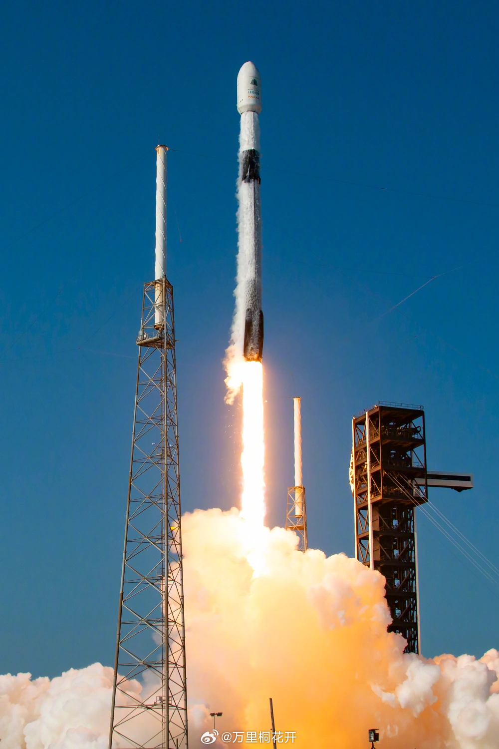 北京时间8月5日14:35，一枚SpaceX猎鹰9号二级火箭残骸撞上月...
