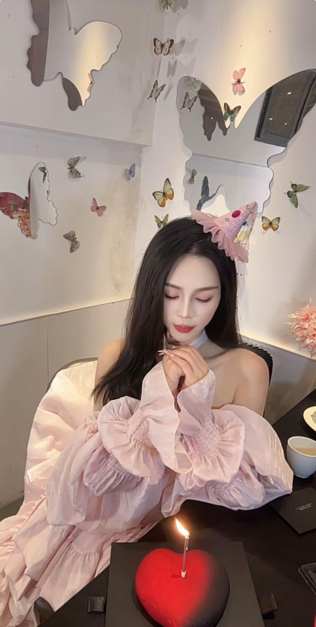 <p>笨蛋美女 <!--{img:0}--><!--{img:1}--...