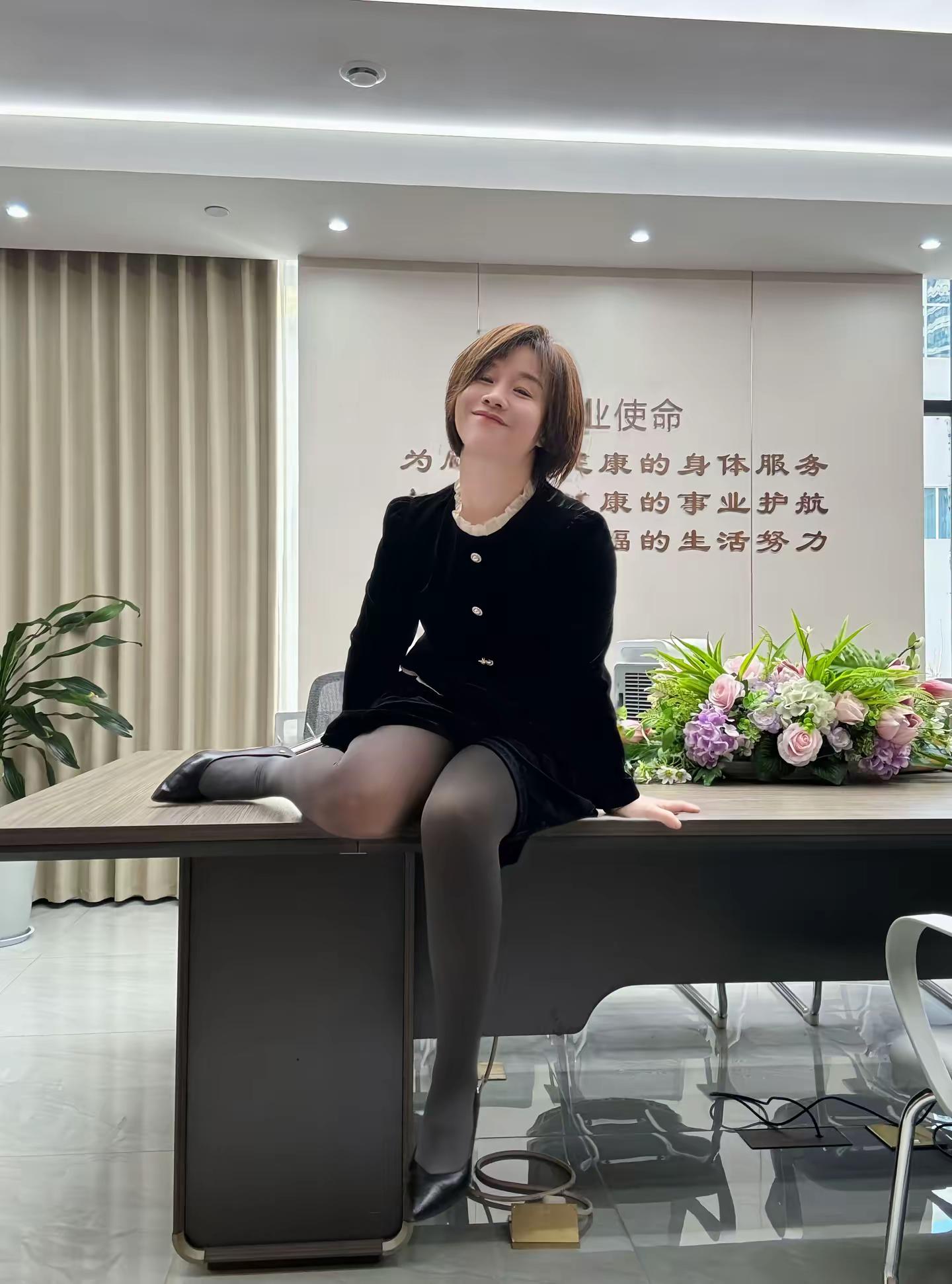 <p>纯欲天花板 <!--{img:0}--><!--{img:1}-...