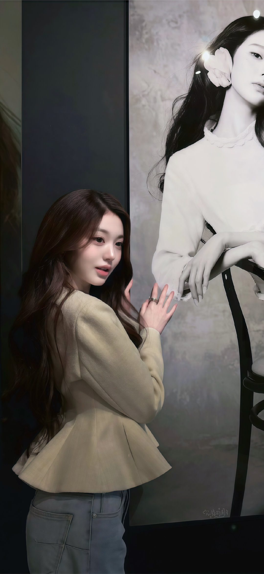 #张元英[超话]#  
260913｜自修壁纸6p
🖤 ​​​​