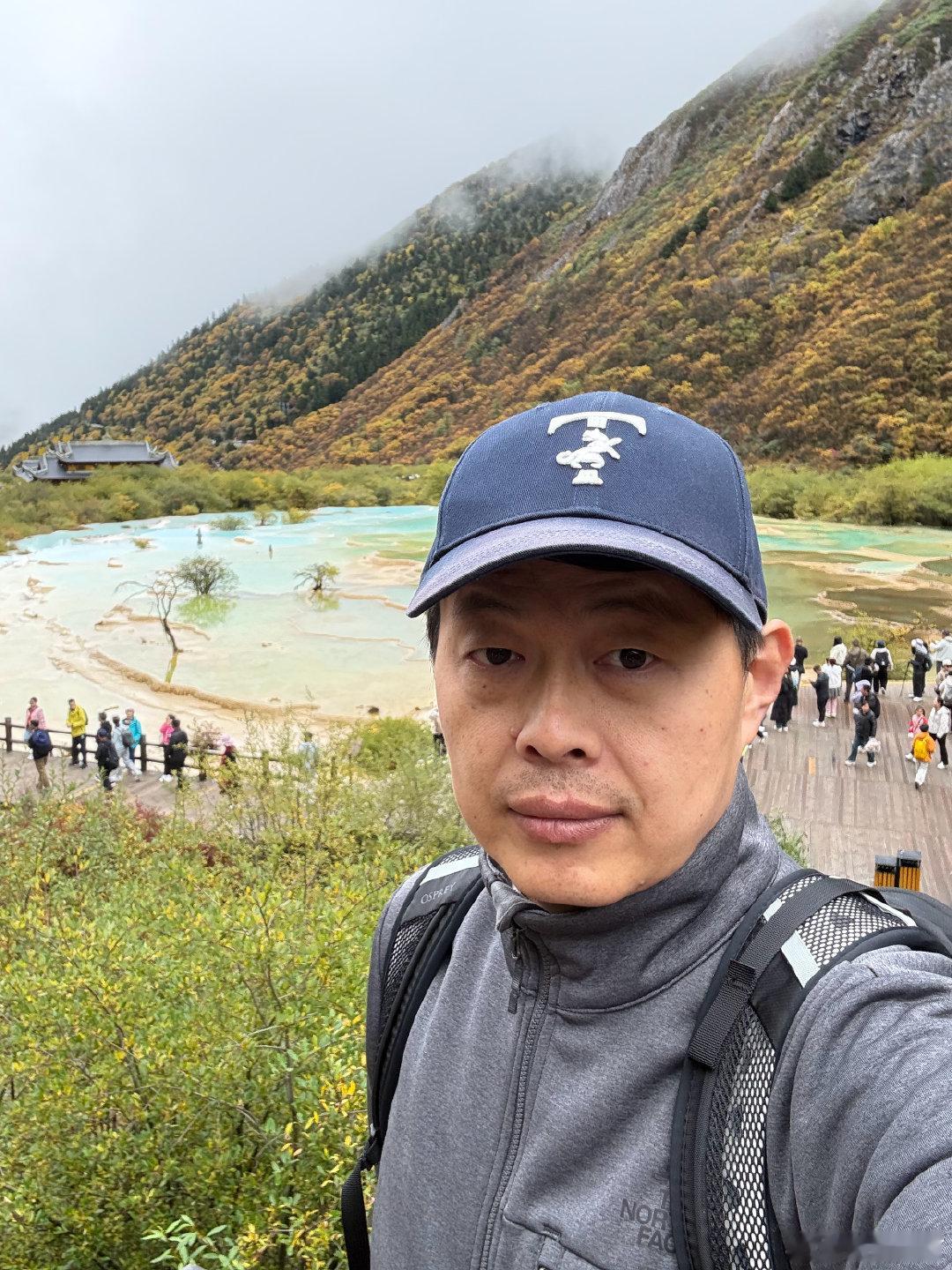 一边行走一边网诊。今天来到了黄龙景区，无比巧合的是：刚刚为一位年高便秘的老人网诊，居然用到了黄龙汤。

《黄龙汤方歌》：
 
黄龙汤枳朴硝黄，参归甘桔枣生姜，
阳明腑实气血弱，攻补兼施效力强。 ‌￼  ​