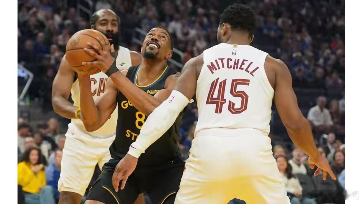 北京时间4月3日，NBA常规赛继续进行。骑士奔赴客场与勇士展开对决，两...