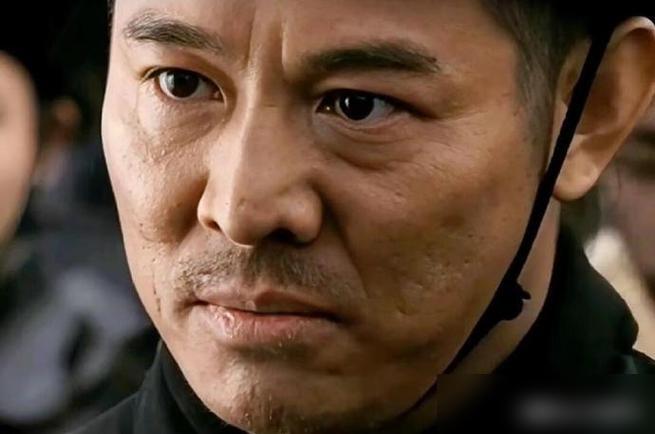 李连杰饰演的庞青云，其历史原型确实在街头遇刺身亡。
并非影片中姜午阳所为。同治九年，两江总督马新贻在总督衙门外，光天化日之下被一刀致命。行刺者张汶祥根本没有逃走，当场高呼：“养兵千日，用在一时。”
更让人意想不到的是，此案审理超过半年，主审官从曾国藩换到郑敦谨，始终无人敢于深究。最终张汶祥被处以