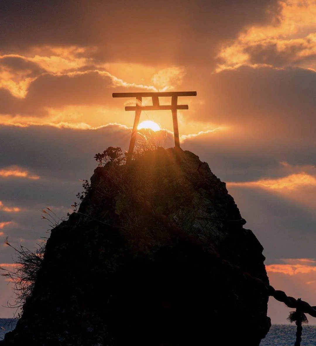 日本长崎县|冷酷的岩石长成温情的“夫妻”