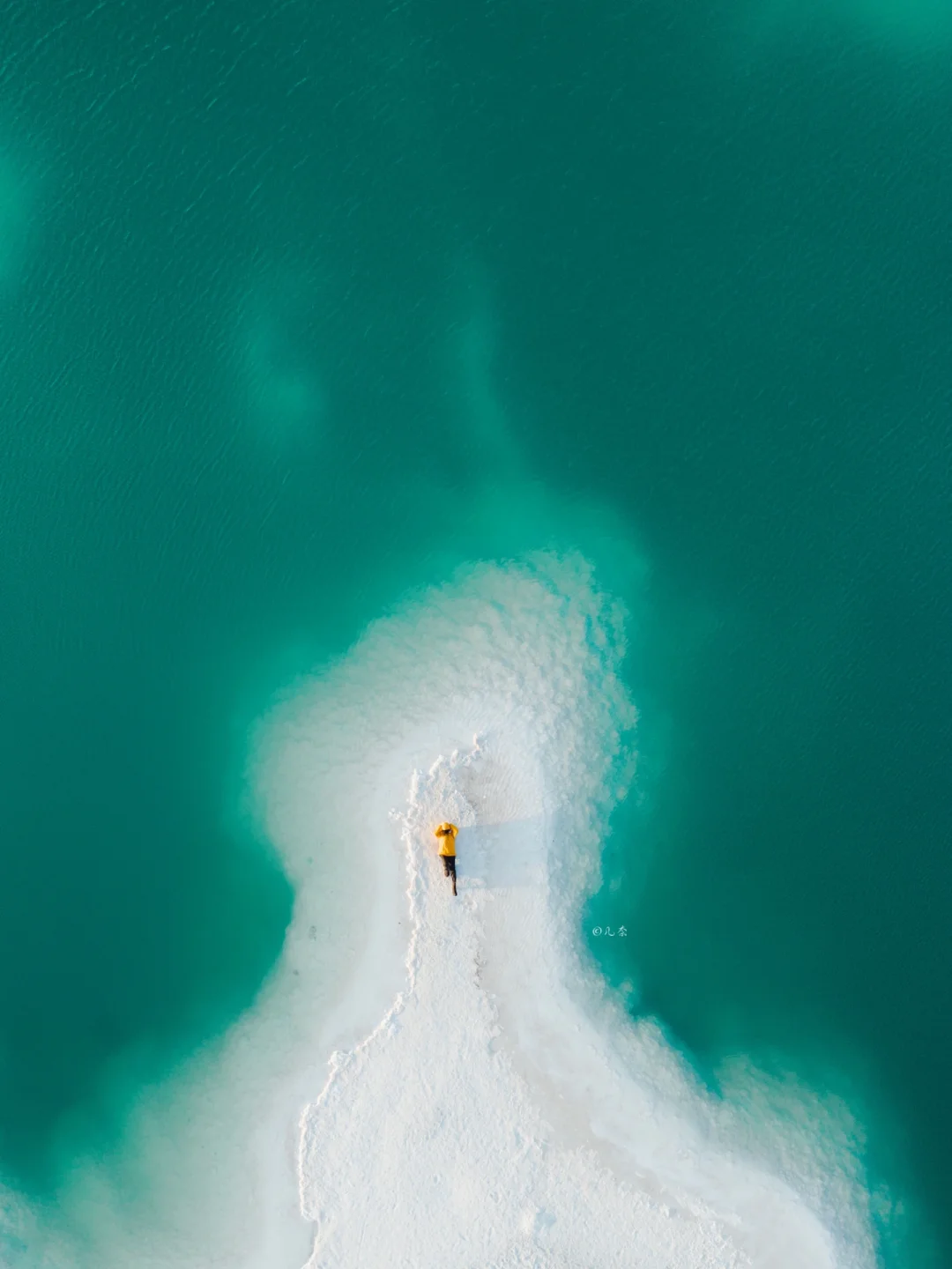 我走进了遗落人间的彩色湖泊🌈航拍视角绝了