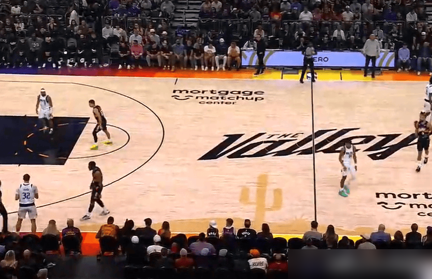 杰伦格林的腿筋又撕裂了。这个在休斯顿能飞天遁地的铁人，刚套上太阳队球衣...