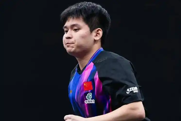 随着国乒3：1泰国，主教练或做出三大调整，林诗栋可能真打不了二单。

在爱知－名古屋亚运会乒乓球男团淘汰赛这场对阵泰国队的比赛里，中国队虽然拿到了晋级资格，但二号单打位置上的波折，让坐在场边指导席的男队主教练王皓皱紧了眉头。

林诗栋在对阵泰国十六岁选手提塔帕·普里查扬时打得异常艰难，接发球环节频频