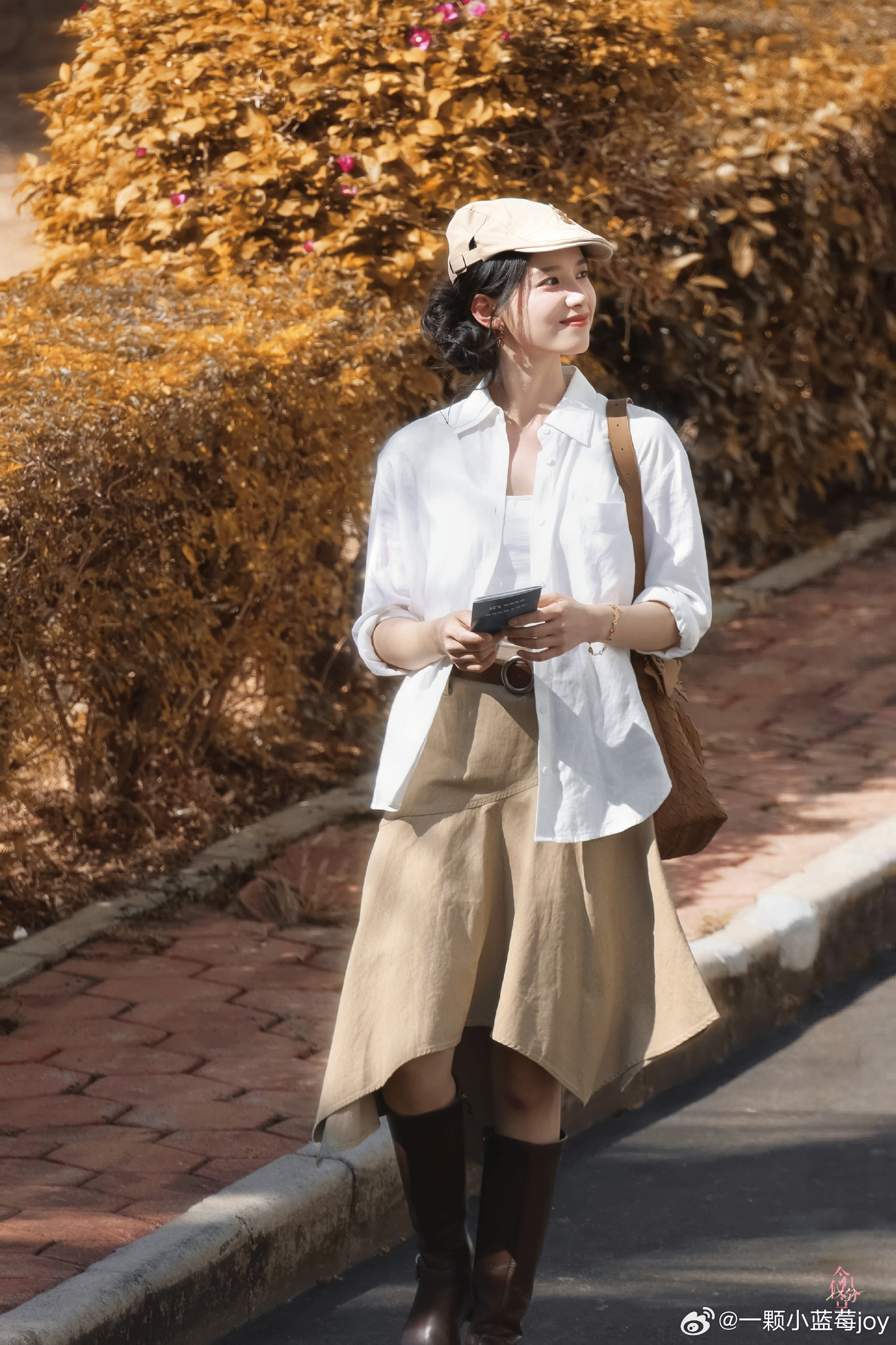 #张婧仪[超话]##张婧仪陈清雾##张婧仪苗靖##张婧仪缇兰##张婧仪任冬雪##张婧仪代言比亚迪秦MAX# “𝓨𝓸𝓾 𝓶𝓾𝓼𝓽 𝓼𝓽𝓪𝓷𝓭 𝓪𝓷𝓭 𝓼𝓱𝓲𝓷𝓮 𝓲𝓷 𝓽𝓱𝓮 𝔀𝓸𝓻𝓵𝓭 𝔂𝓸𝓾 𝓵𝓸𝓿𝓮”   “你一定要站在你所热爱的世 ​