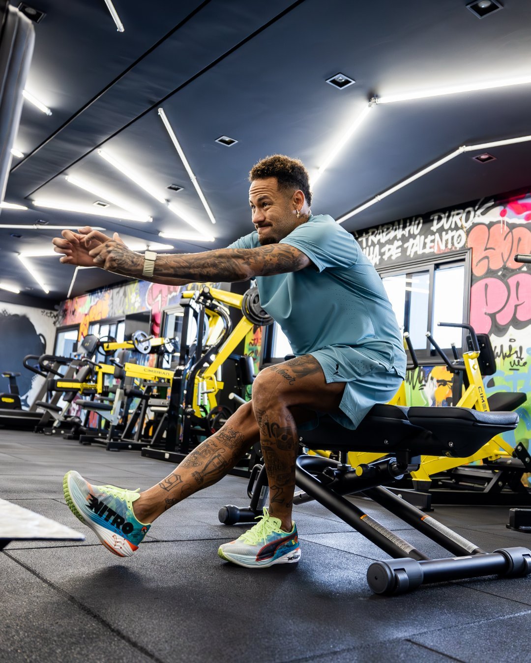 #neymar[超话]# 
力量训练[加油][加油][加油]
#内马尔# ​