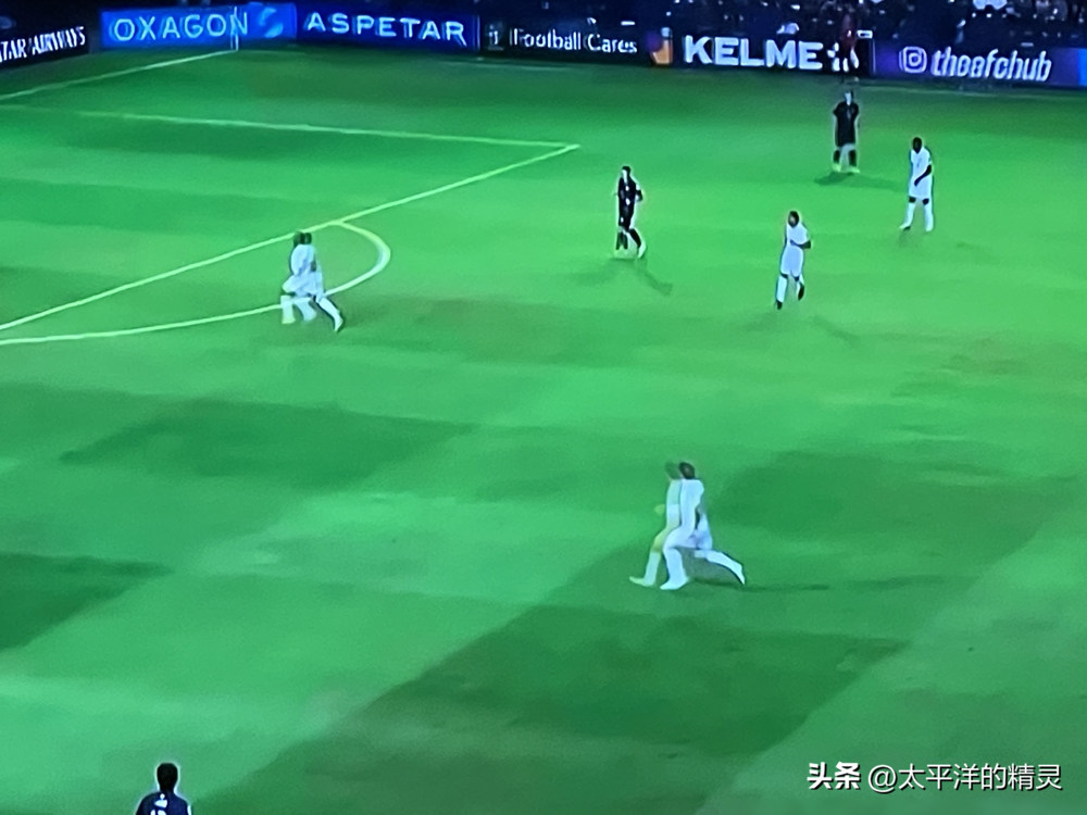 泰国客场，国安1-0把武里南联摁在地上摩擦。
有人记得吗，上赛季中超球队在这儿栽过跟头。这回国安直接给报了仇，还是两连胜。
过程一点不轻松。第30分钟，侯森近距离头球给扑出去了。僵到第80分钟，拉莫斯手抛球当炮弹扔，林良铭头球一蹭，法比奥冲顶破门。就这一个球，够用。
法比奥这球还有个说法，代表