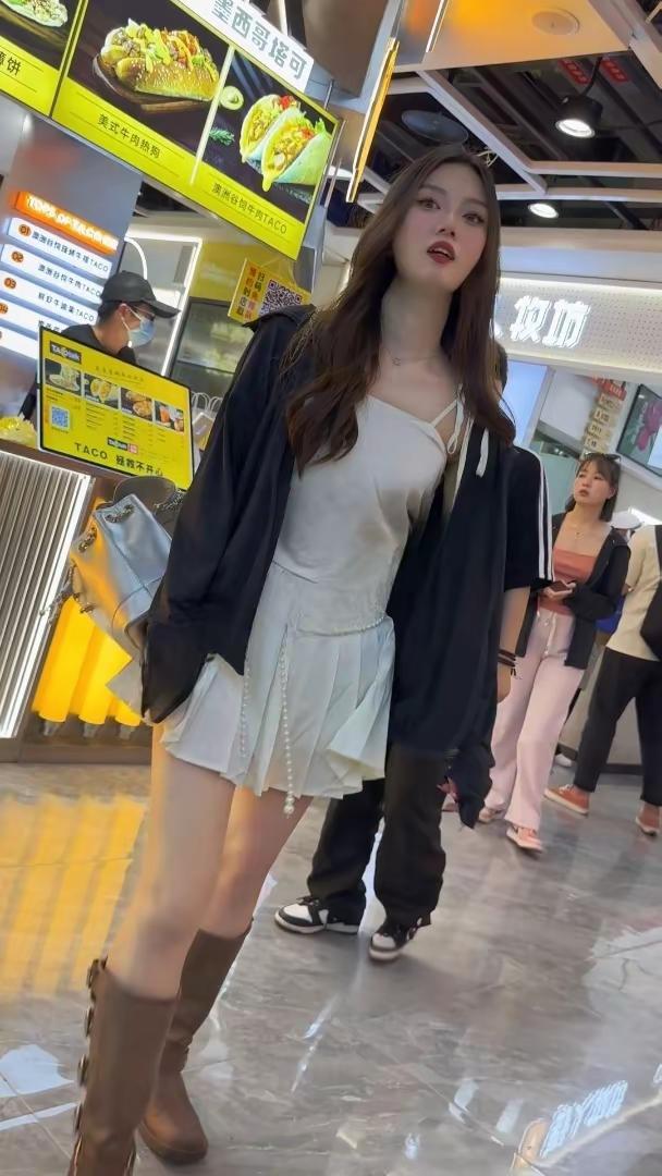 <p>松弛感大晒 美女 街拍 <!--{img:0}--></p><i...