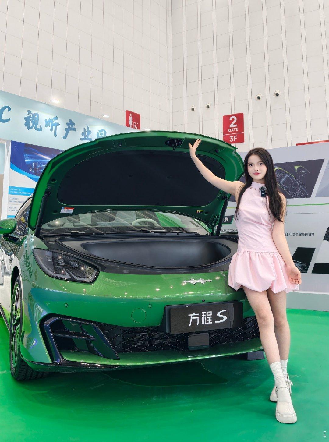 小助理封面三选一！ ​