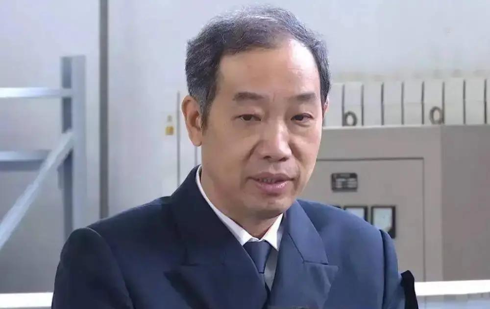 “成功了！我成功了！” “搞定啦！我真的搞定啦！”
 
麻烦各位读者点一下右上角的“关注”，留下您的精彩评论与大家一同探讨，感谢您的强烈支持！
 
上海长兴岛造船厂的船坞闸门缓缓开启，福建舰航母庞大的舰体滑入长江口浑浊的水流中。
 
观测台上，马伟明把望远镜递给身边的年轻助手。
 
“你盯一下轨道接
