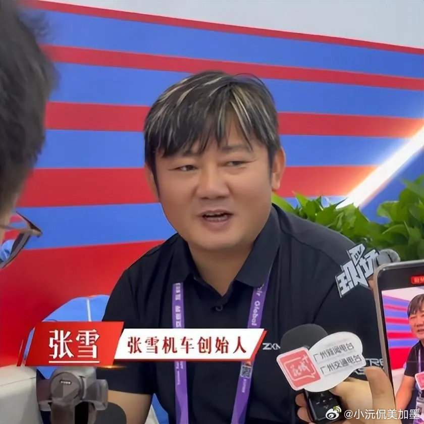 #张雪回应摩托车自动驾驶##张雪称两轮和四轮车逻辑完全不同#广交会上，张雪直言两轮与四轮逻辑完全不同：刹车时人不在车把上根本配合不了，一刹就倒；自平衡还得塞陀螺，占空间又增重。加上研发成本高、两轮行业难承担，也没市场需求——“要自动驾驶，为什么还买两轮？”他断言，两轮车自动驾驶未来没 ​