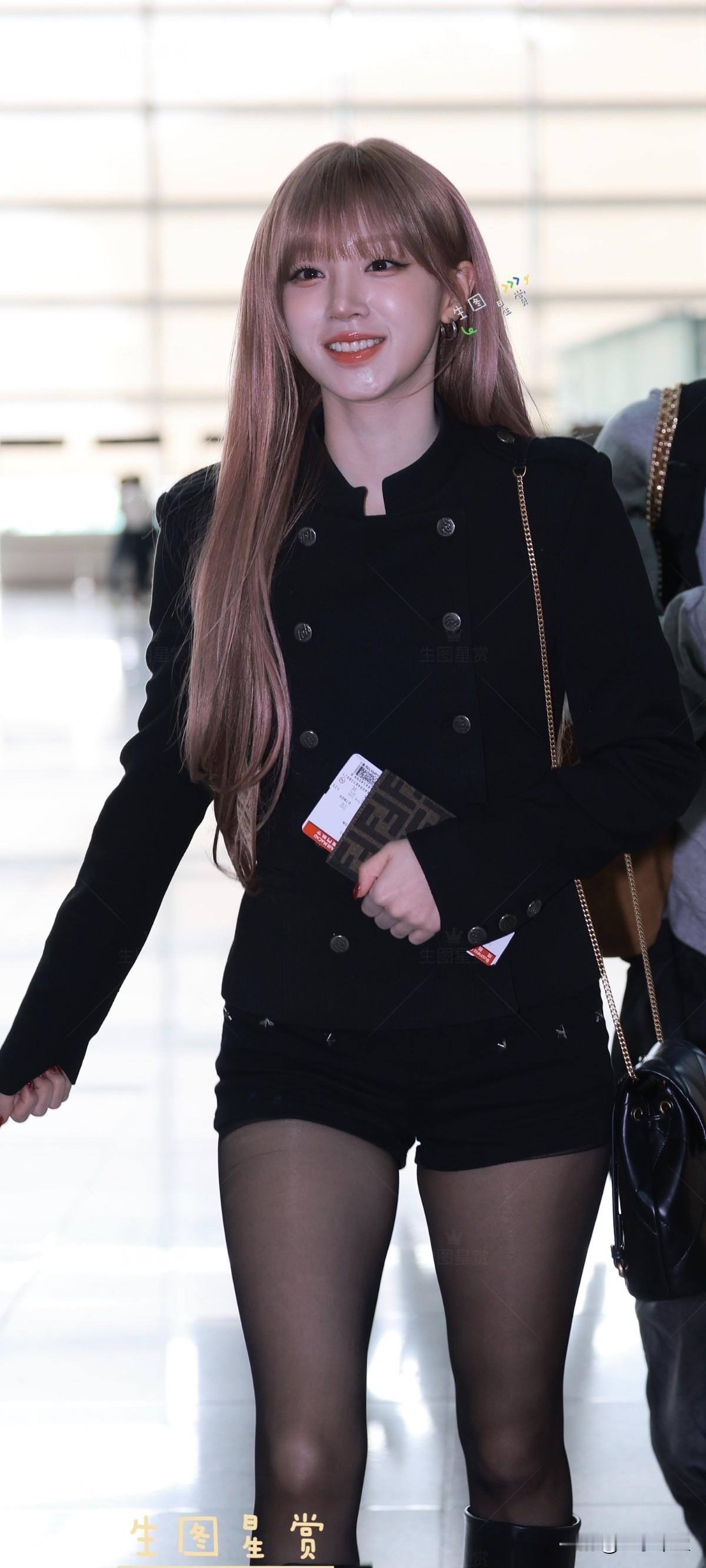 紫发长腿黑丝辣妹太魅了