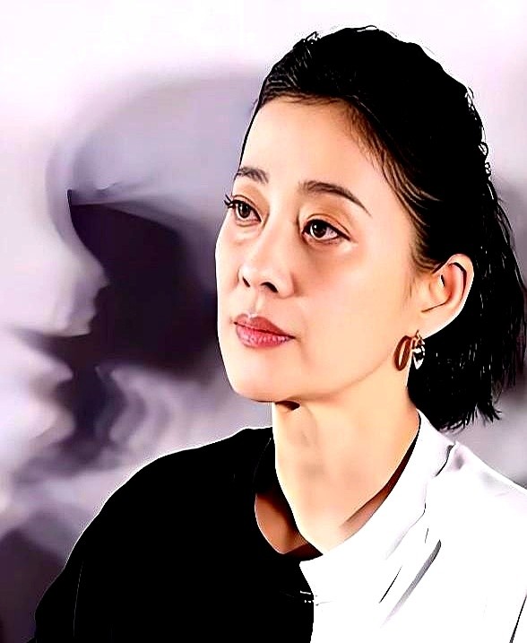 《父母爱情》拍了44集，男主郭涛拿到手的片酬是8万8千块，而女主梅婷拿了300万。

搭档拿了几十倍的钱，郭涛心里有起伏，直接去找导演孔笙要说法。

孔笙回他：“开机前三十天原定女主角不干了你知道吗？”

2012年投资还没完全敲定，原女主突然撤了，剧组几十号人面临停摆。孔笙找来刚生完孩子、脸还浮肿