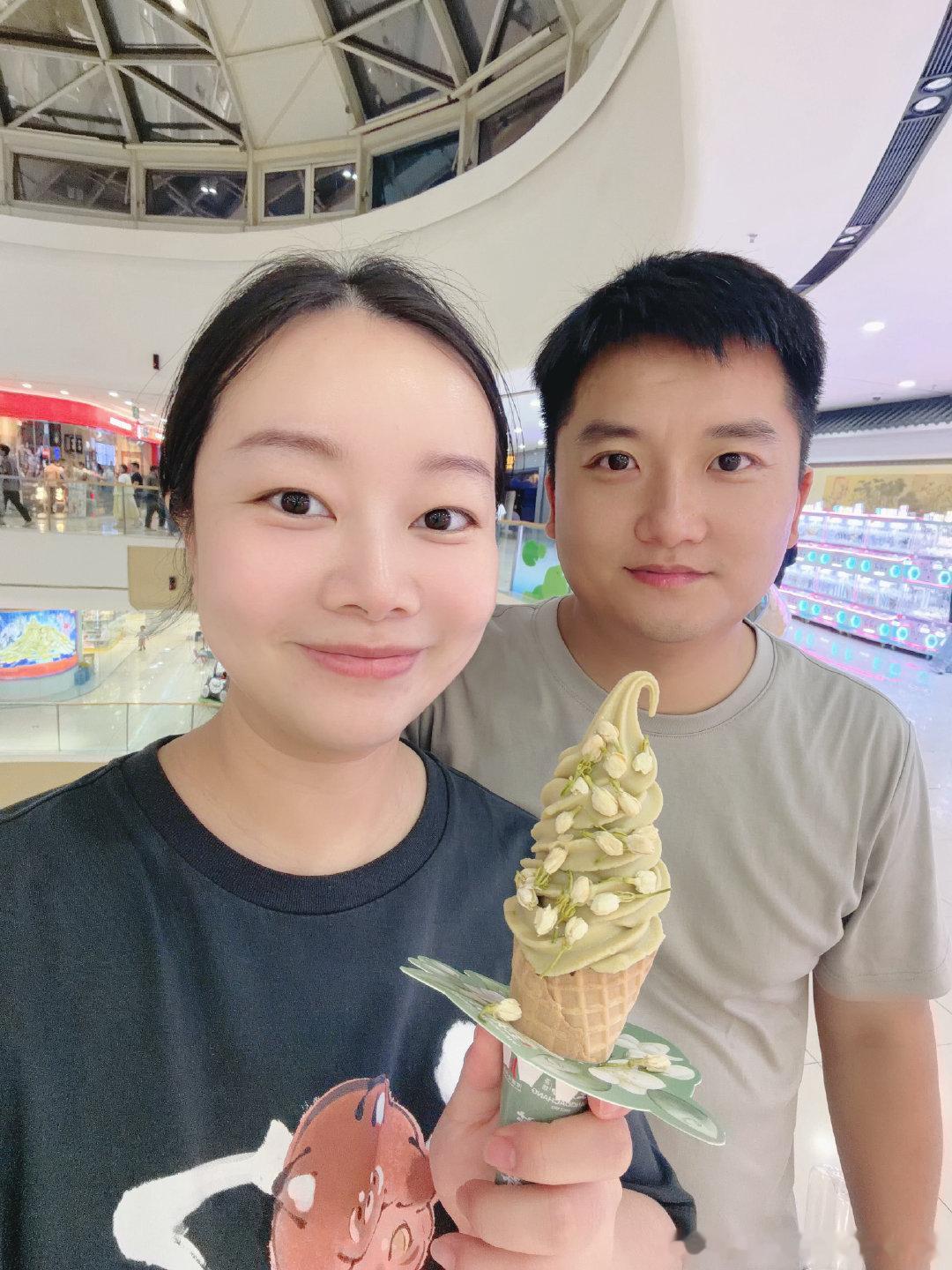 某想一个冰淇淋就把我打发了，自己买了大疆还非说是送我的礼物[无聊] ​