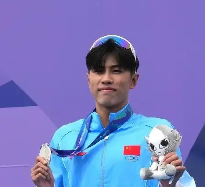 亚运铁三首金差9秒！21岁山东小伙游泳第一跑步被反超，日本提前一年封赛道备战，中国选拔却只给了五个月
9秒，在铁人三项里够干什么，够北条巧冲线后振臂高呼，够张玺瑞在终点前眼睁睁看着那件日本队服消失在视野尽头
蒲郡赛道这条200多米的转换动线，把35名选手的每一个换项细节都摊在几百名观众眼皮底下，张玺