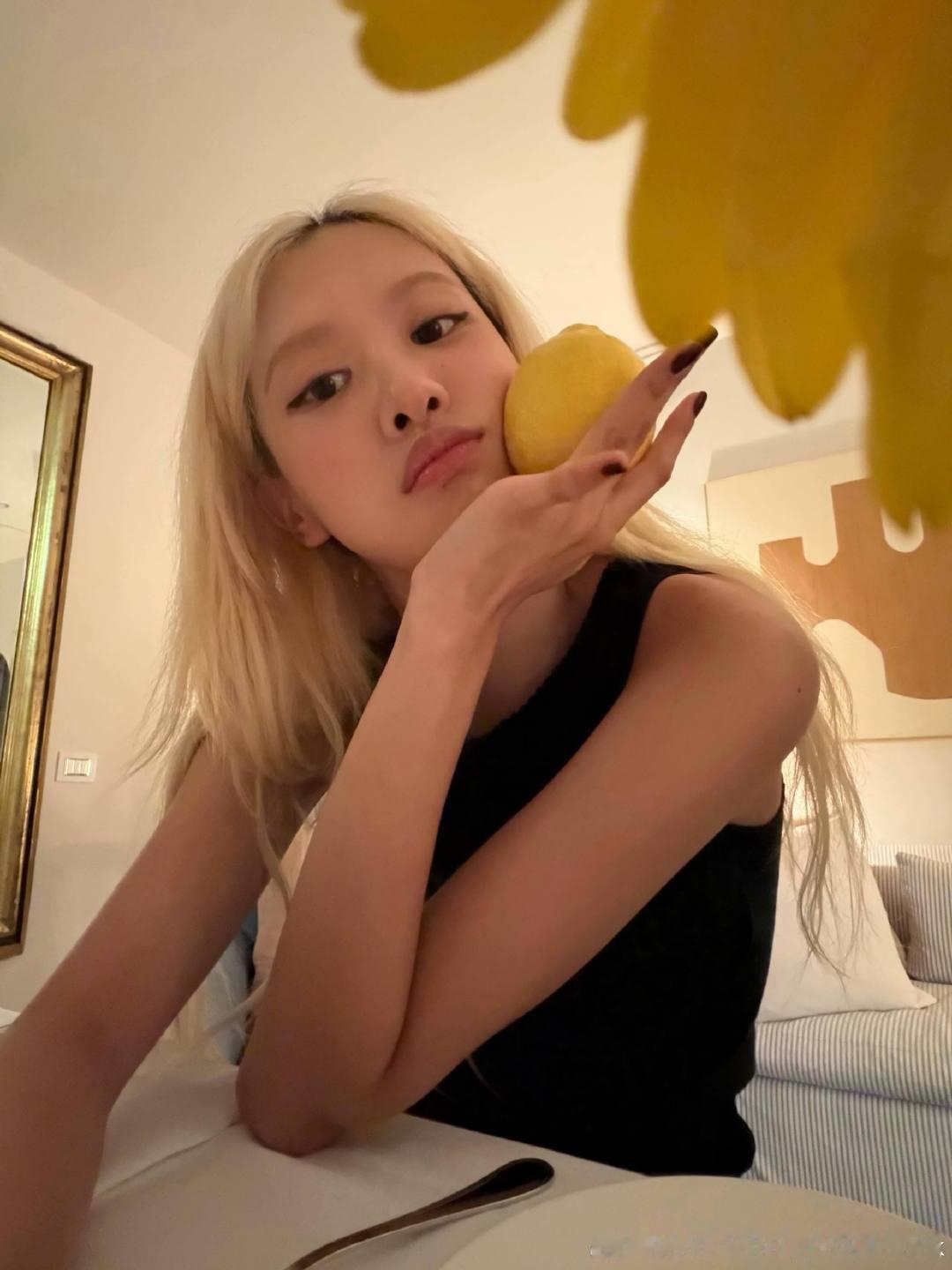 #ROSÉ[超话]#朴彩英简直大孝女来的 夸夸这个pink princess#朴彩英亚女一##朴彩英 kpop女一# ​