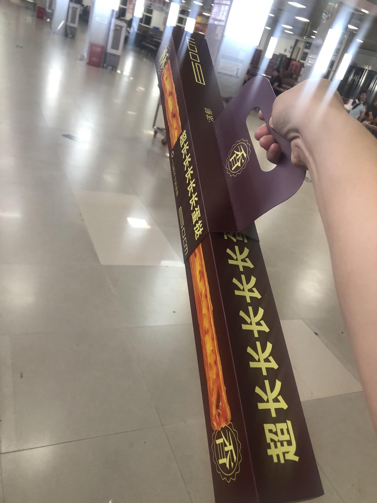 全网爆火超长蛋挞，终于吃到了。