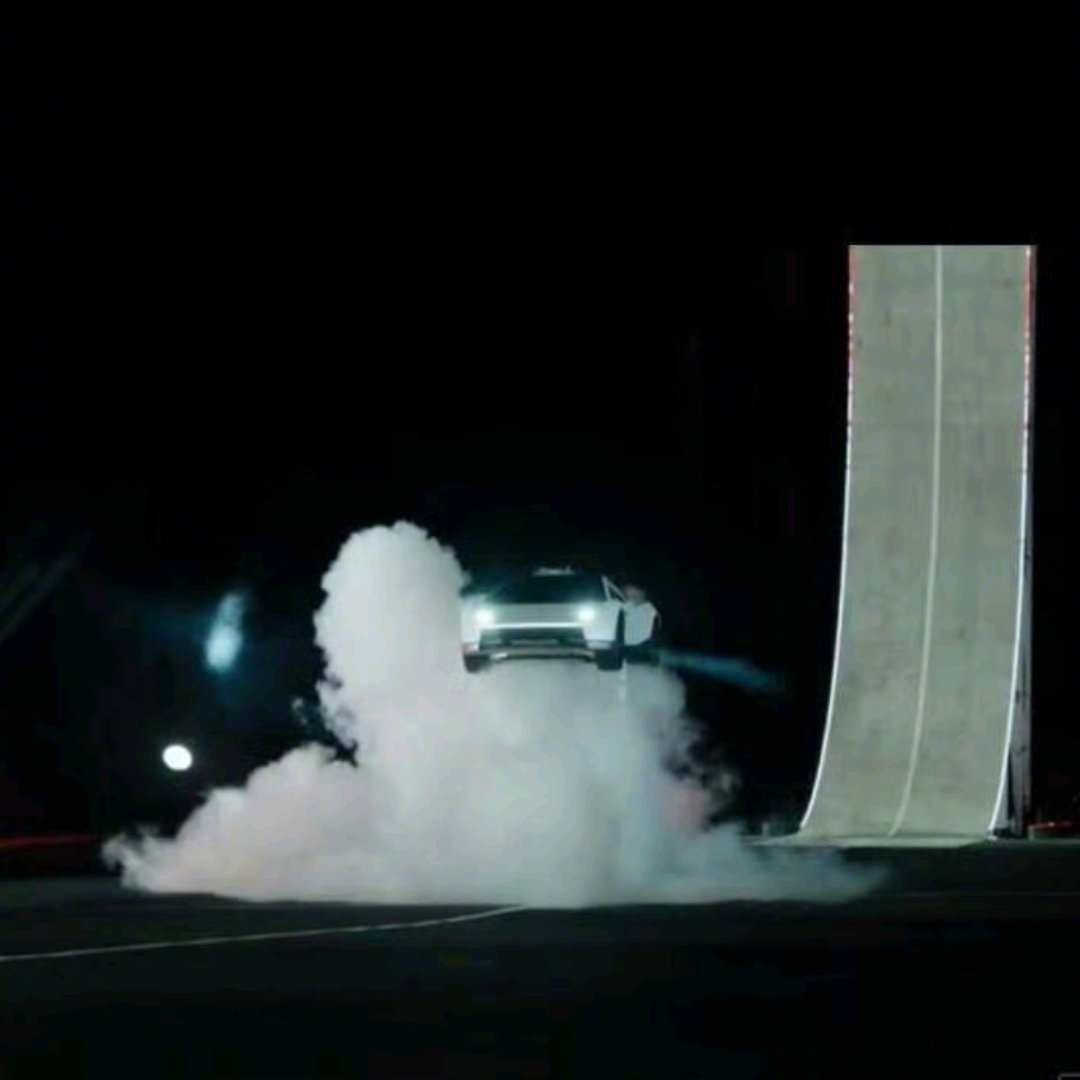 特斯拉Roadster腾空特技只是营销秀！仅能短暂离地十几秒，飞行版根本不能合法上路
 
特斯拉第二代Roadster发布会的空中翻转特技刷屏全网，依靠SpaceX冷气推进系统带来的科幻效果震撼无数观众。但业内冷静分析之后认为，这更多是一场品牌炫技表演，距离真正可用的飞行汽车还有天壤之别。
 
这套