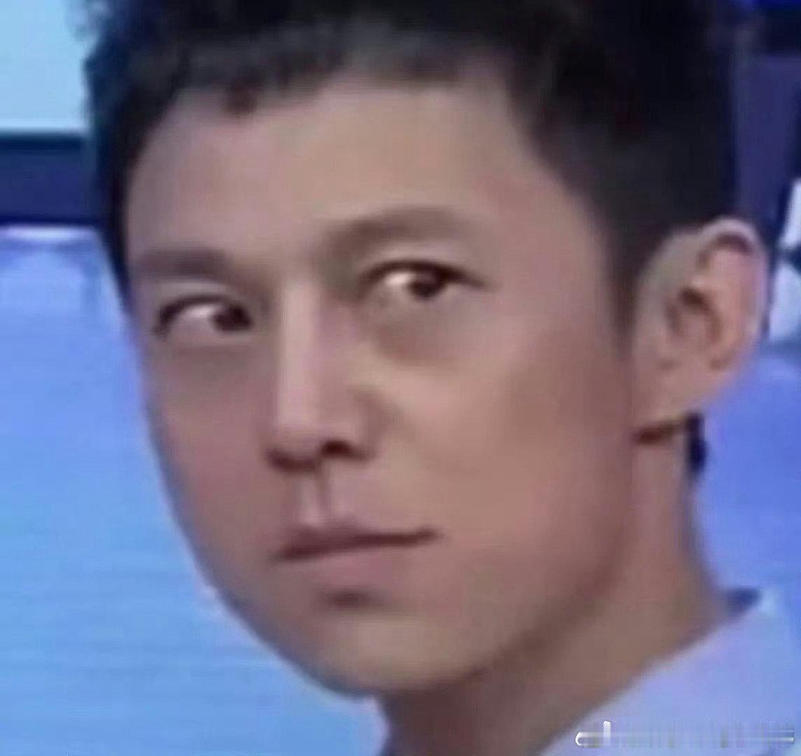 博子哥立上英文采访了，何老师维嘉笑哈哈哈哈！#何炅维嘉的含笑量还在上升# ​