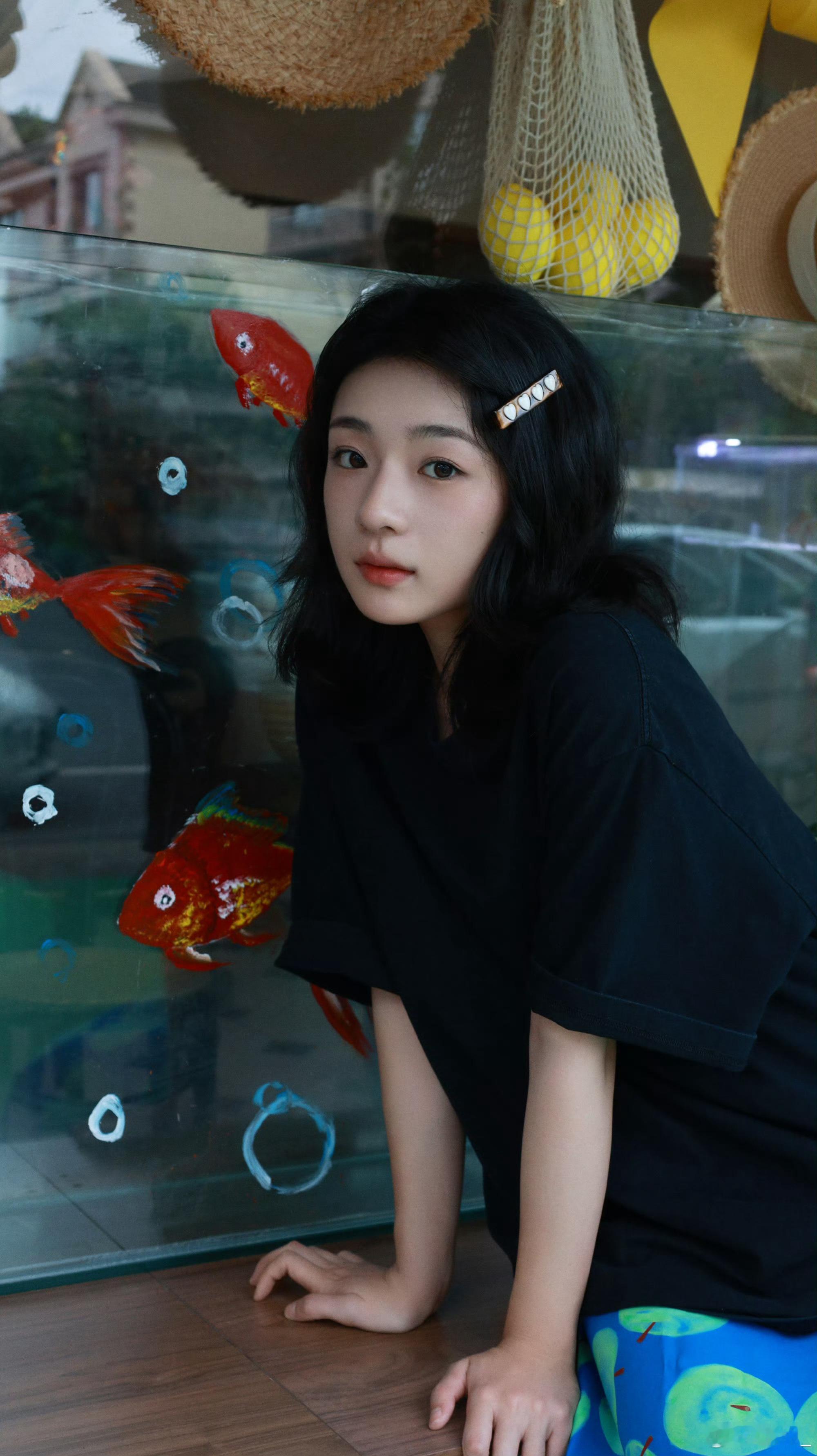 #王和[超话]# 🥺#王和# 🍅#守护和和的每一天# 

  虽然小会还没有发公告，但是为了防止不法之人利用AI盗取小和声音/肖像，小荷包不要使用任何AI技术对小和的照片/视频/音乐……一系列相关作品进行合成，制作。【例如:ai修图/ai换脸/ai合照/ai背景……】
  保护小和个人权益，维护网络安全是每一位 ​