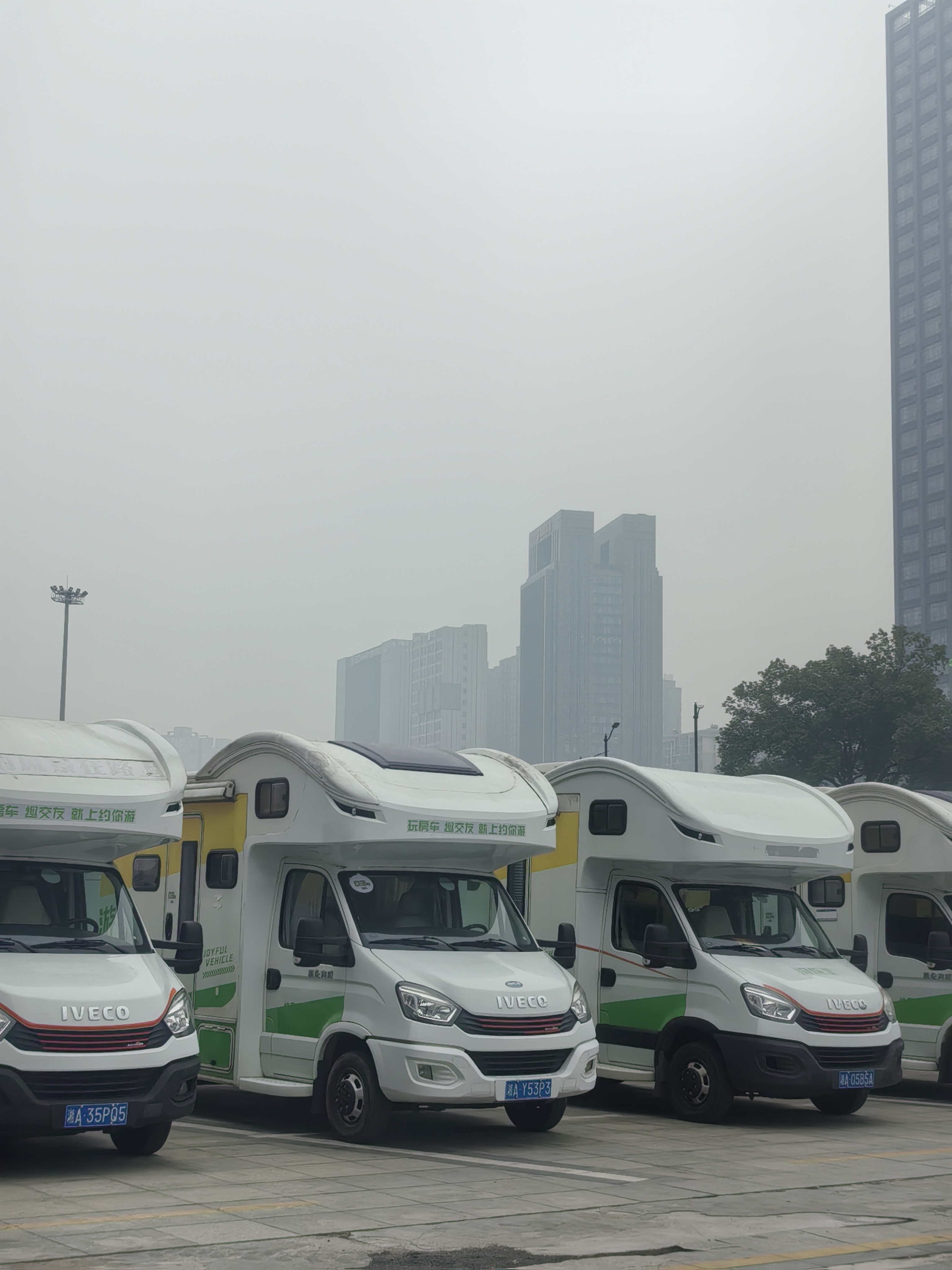  在追求自由与个性化体验的当下，房车旅行作为一种新兴的旅行方式，正逐...