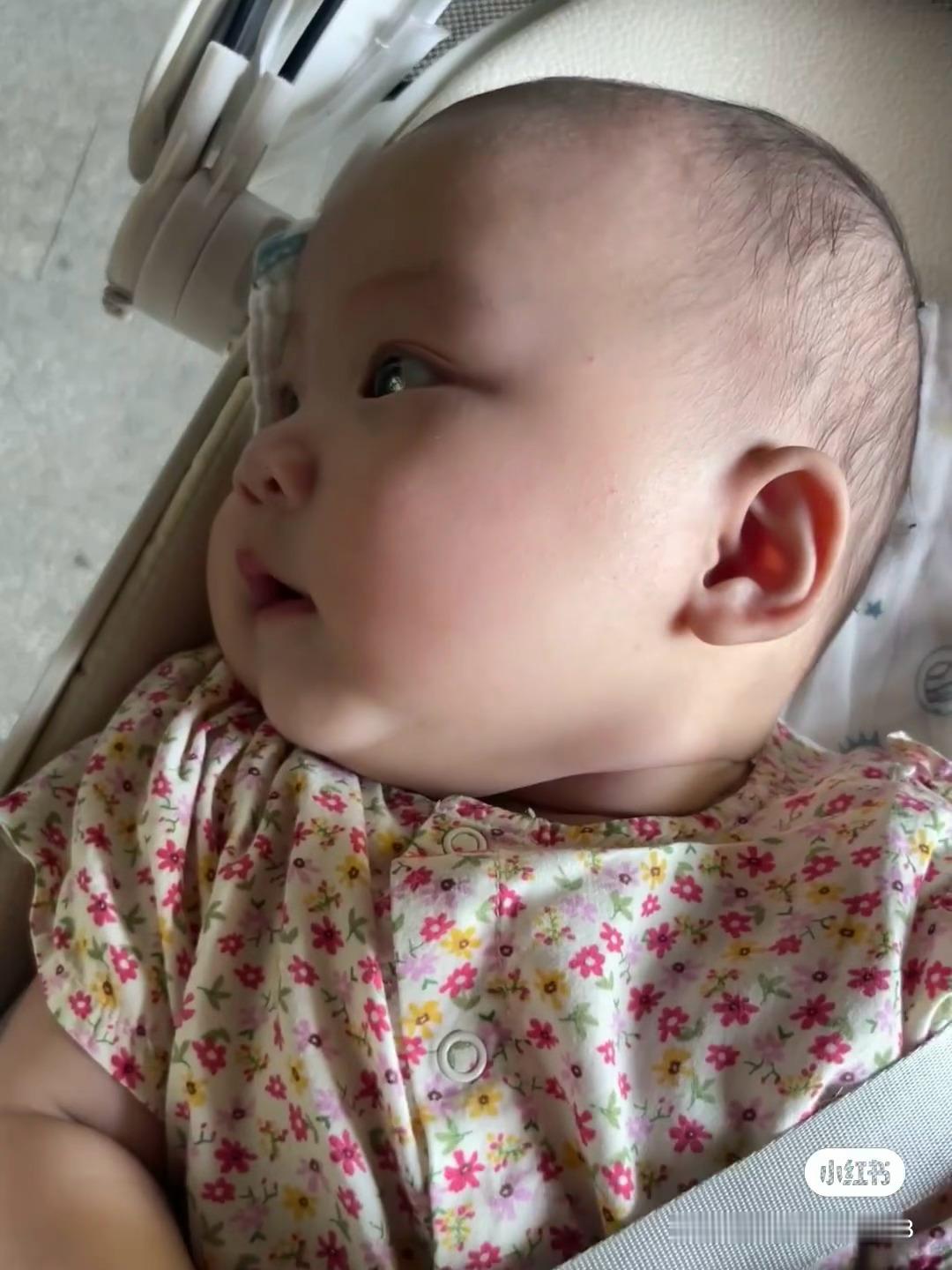 小时候肥嘟嘟的健力宝小盆友，现在看粉粉嫩嫩的，干妈天天夸她宇宙颜值第一，后面没有婴儿肥了，脸也没那么圆润了。作为一个妈妈，还是希望自己的孩子肥嘟嘟的，哈哈哈！

#世界人形机器人运动会现场画面#
希望以后人形机器人可以服务于人民，毕竟对于我自己的孩子来说以后我不会催婚也不会让她非要生 ​