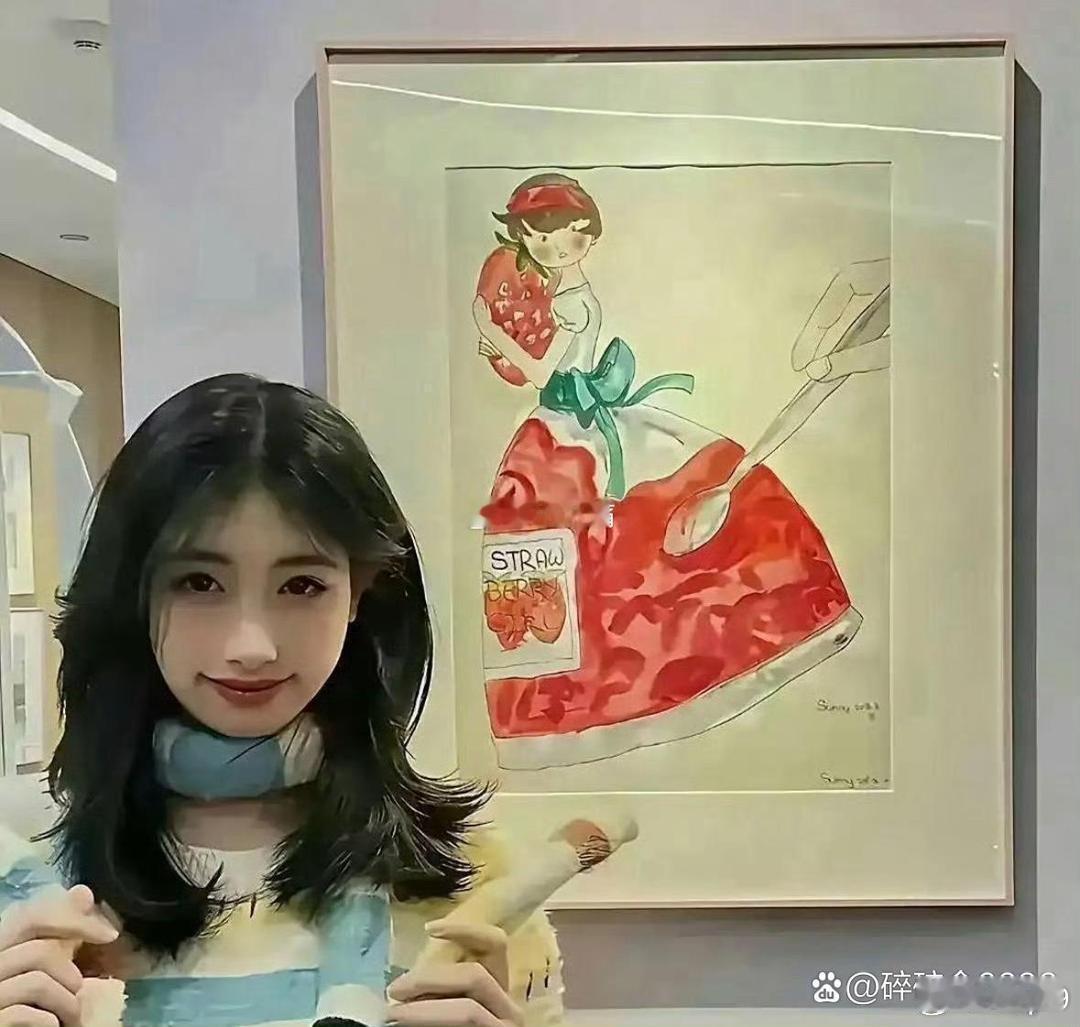 左边是冯小刚女儿的画，右边是李湘女儿的画，你们觉得她俩在绘画上谁更有天赋 ​