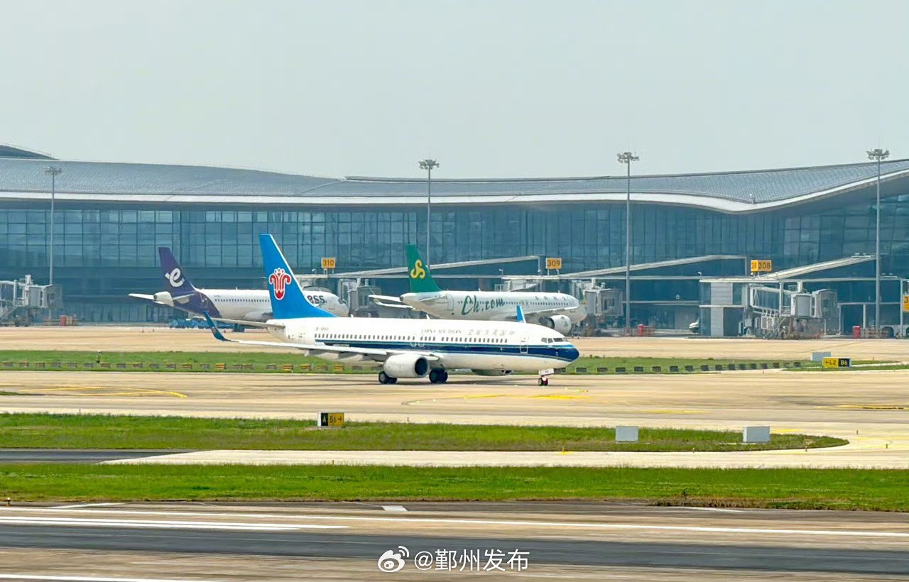 宁波【宁波首次开通直飞乌鲁木齐航线】 今年暑假，宁波旅客出行又有新选择...