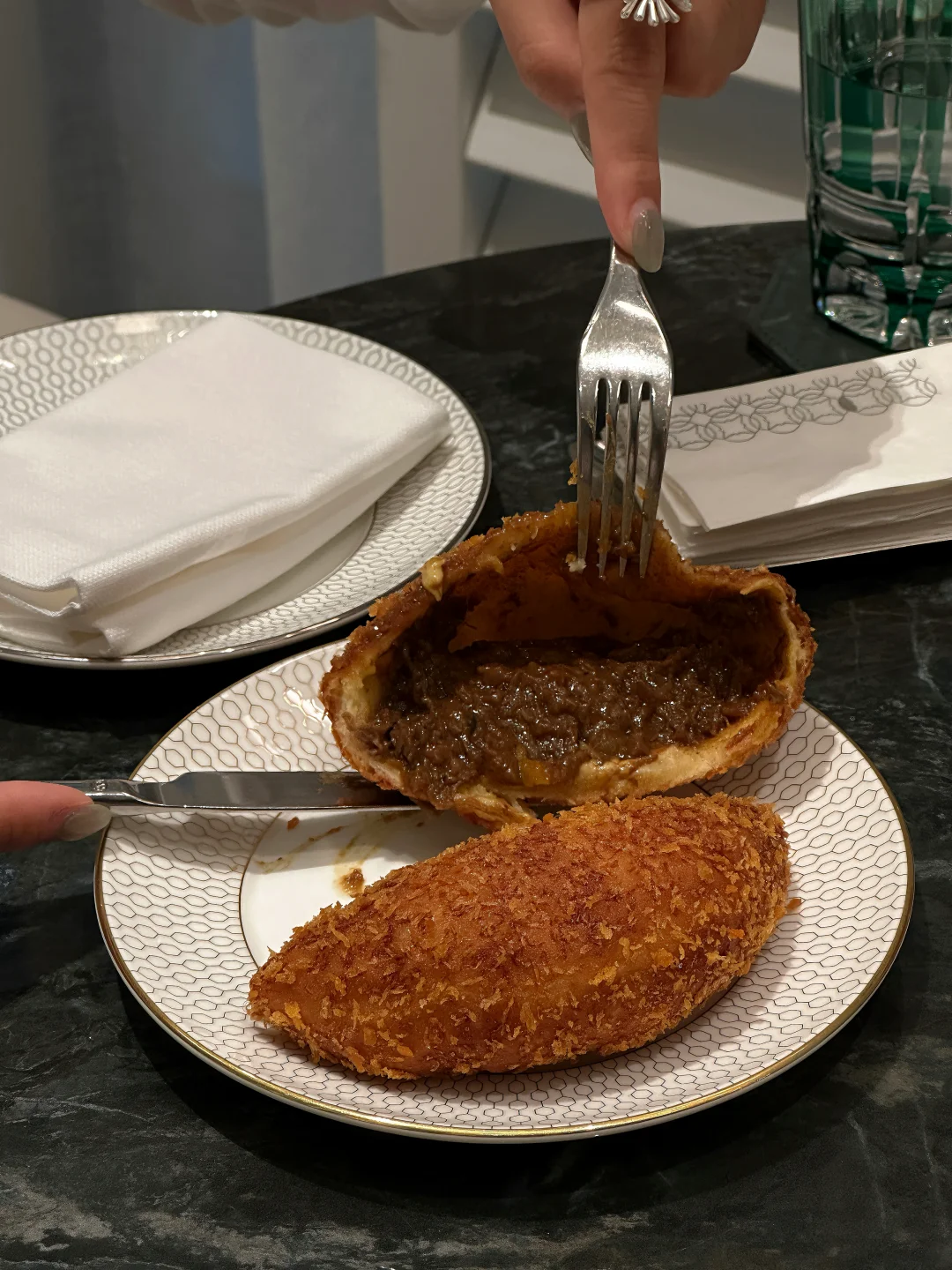 广州 文华饼房吃吃咖喱牛肉包🍴