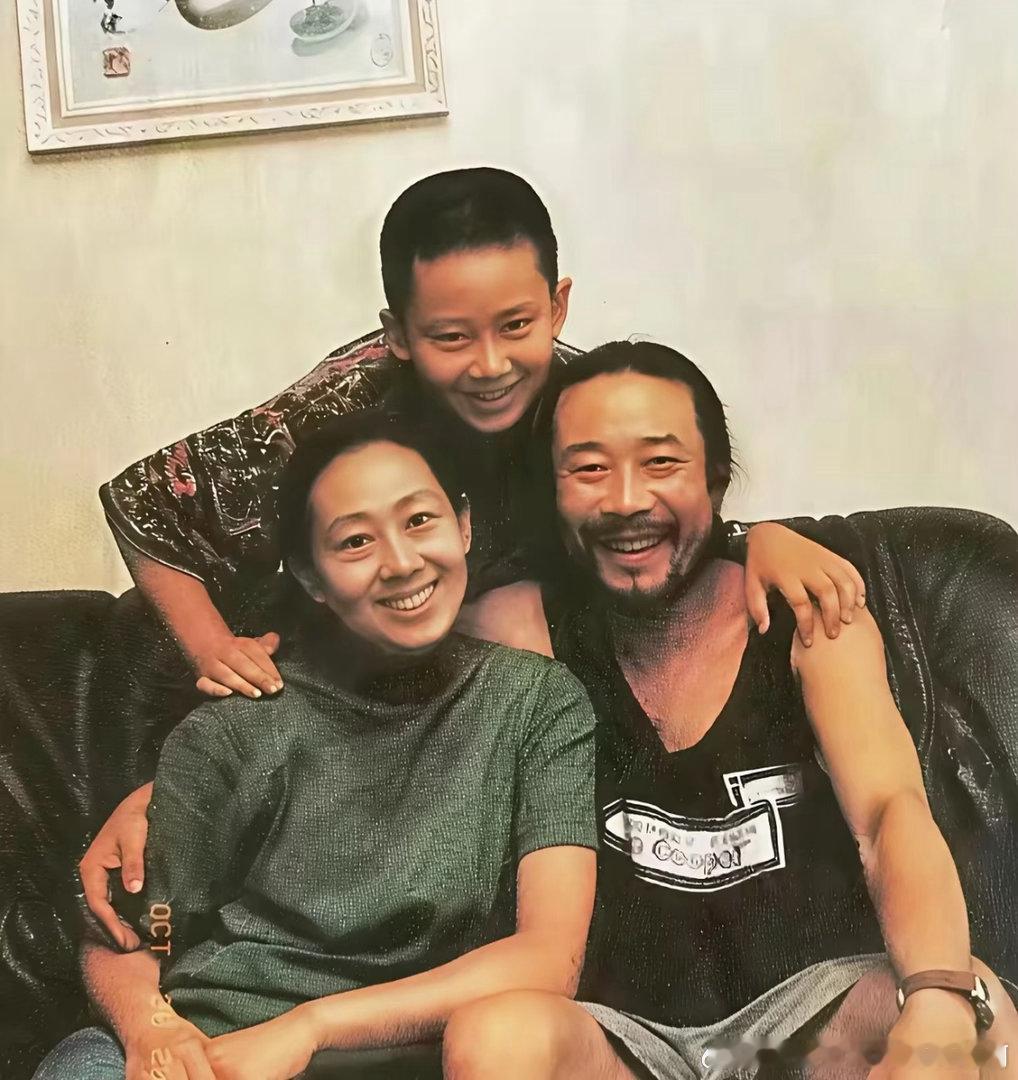 原来他是李雪健的独生子，不靠父亲名气成大导演，如今身份不一般 ​