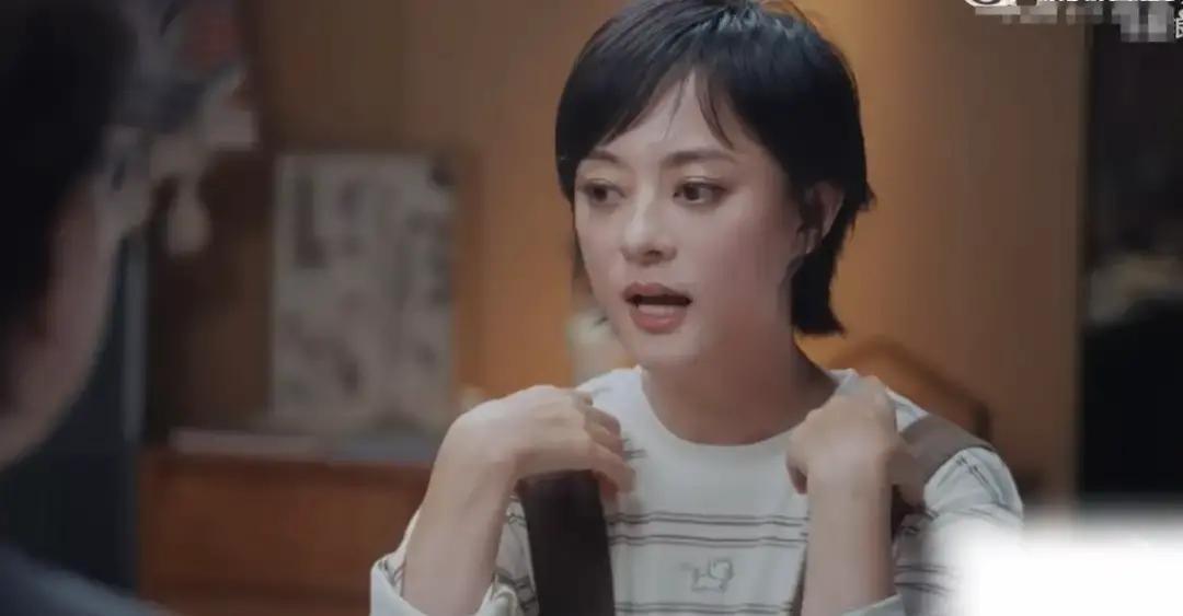 结婚14年被传了无数次婚变，孙俪终于当着镜头的面，把这块心病给挑明了。
不是因为网友造谣有多烦，而是这些传闻，居然直接扎到了自己亲闺女小花的心里。
之前小花整天闷闷不乐，一问才知道，小姑娘在外面听到了风声，跑回家红着眼睛问妈妈，网上说你们要分开，是不是真的？
看着孩子吓成那样，当妈的心里得多难