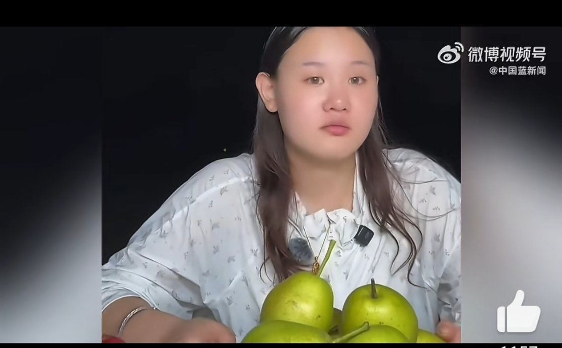 #张家齐说想躺平但没办法要养活自己#现在说流行啃老，她妈妈倒好，啃小。孩子才22岁啊，她妈妈就指着她养了。霸着孩子的奖金一点也不给孩子。大概率也被她妈妈霍霍完了吧。 ​