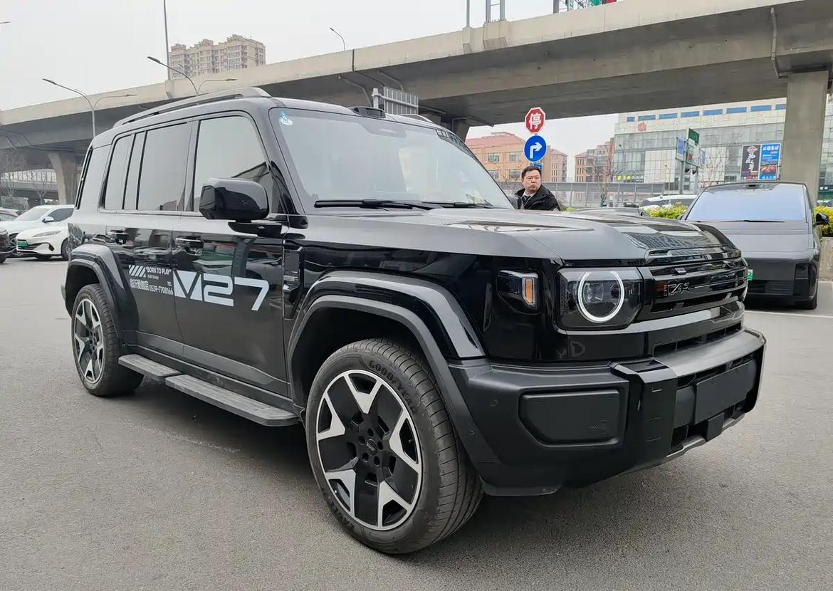 家人们！iCAR V27直接杀到了16.98万起，这波对标钛7，真的是来掀桌子的