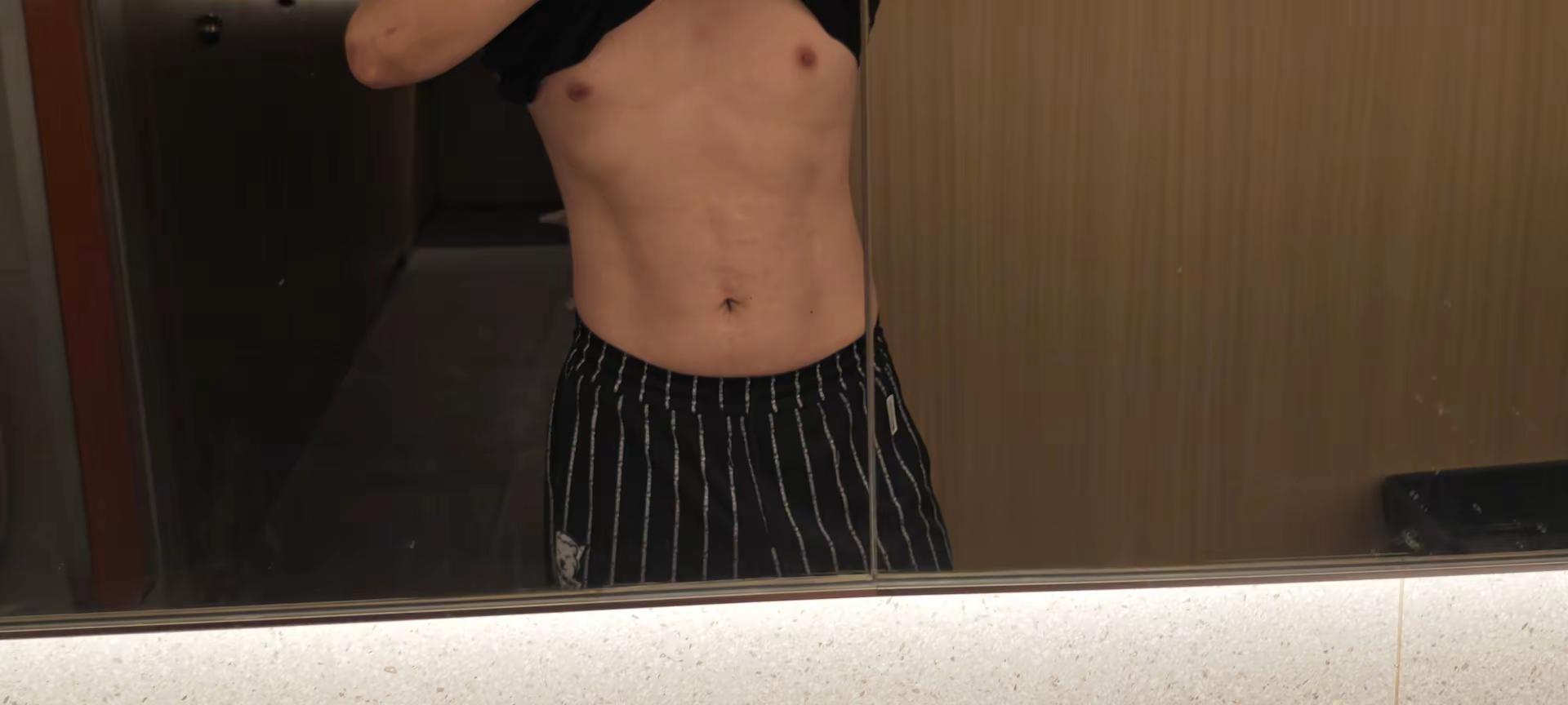 你拿什么跟我比。我十一 七天有班上 你有吗