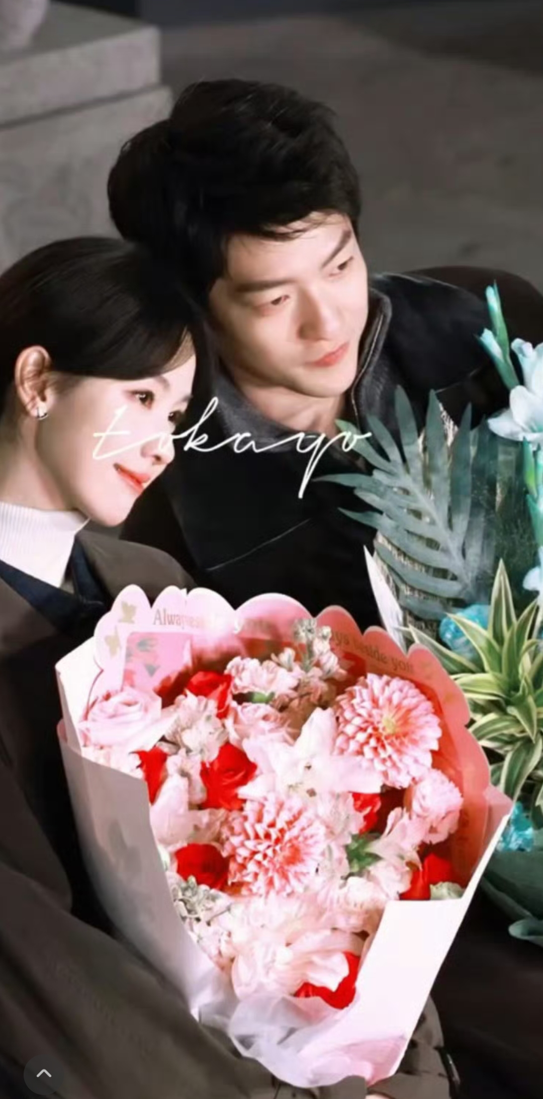 甜度拉满～陈都灵×屈楚萧杀青同框，氛围感好戳人🥰