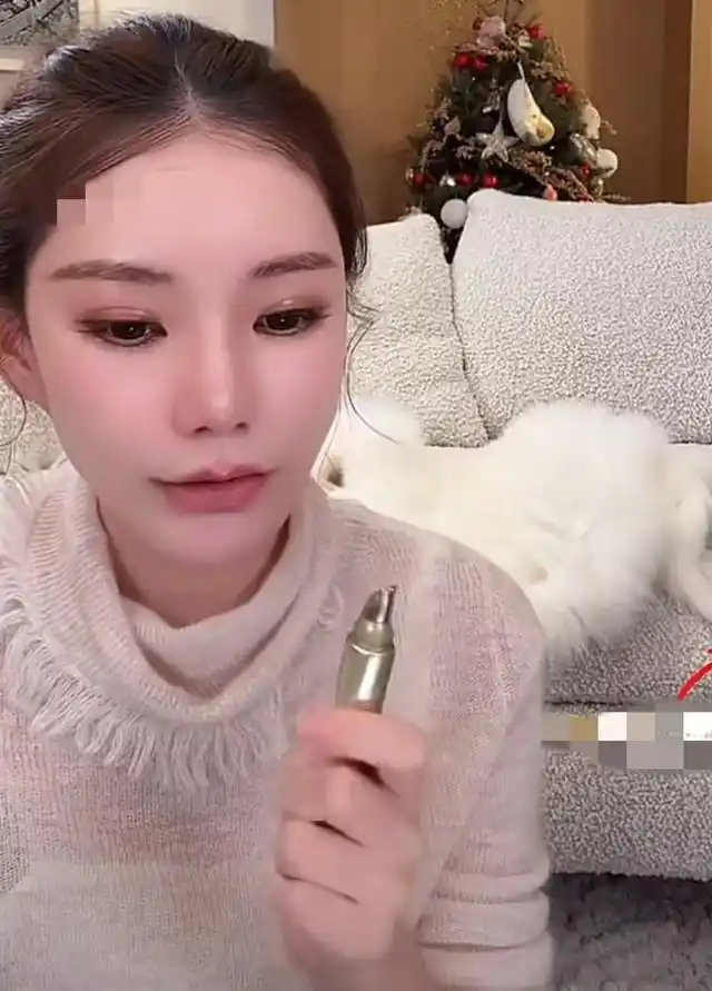 11岁小玥儿身高追上马筱梅，不要小杨阿姨的旧款润唇膏偏要后妈那支，网友：爱美这点随了大S，美容大王后继有人了 ​
