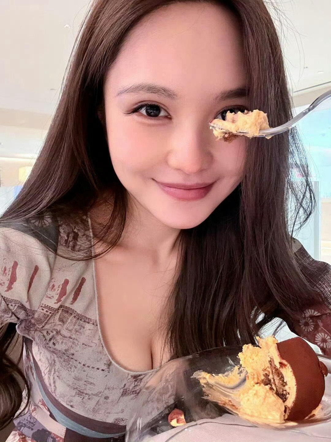 #馒化脸是什么#周扬青亲自说过自己脸部有点馒化，其实她不说我还看不出来，她原生脸其实非常扁平无特点，现在看就算馒化了也挺精致的[鼓掌] ​
