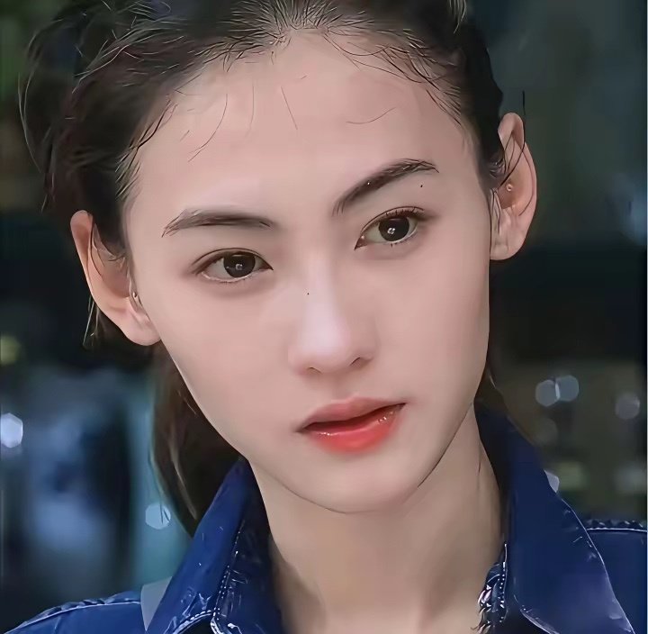大美人张柏芝终究是对自己的脸下手了，后果可想而知，脸崩了，肿了。 ​