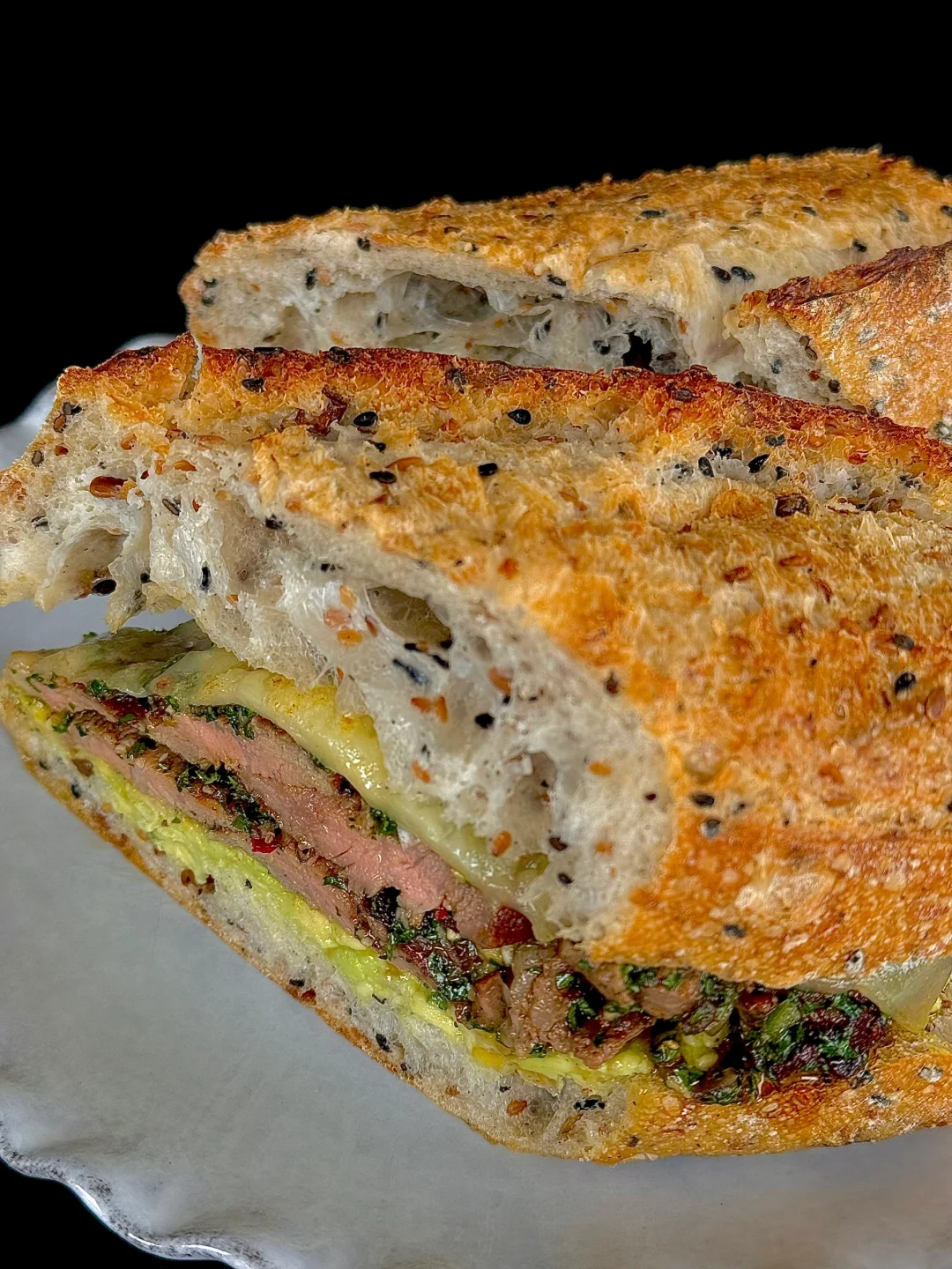 又做出了人生三明治！chimichurri辣酱牛肉🥪