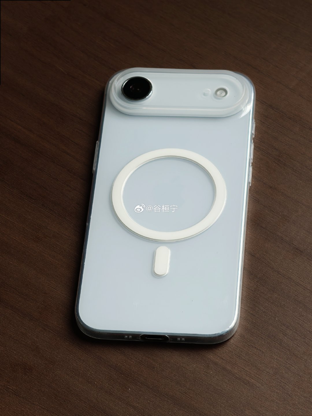 艺术品——iPhone Air ​