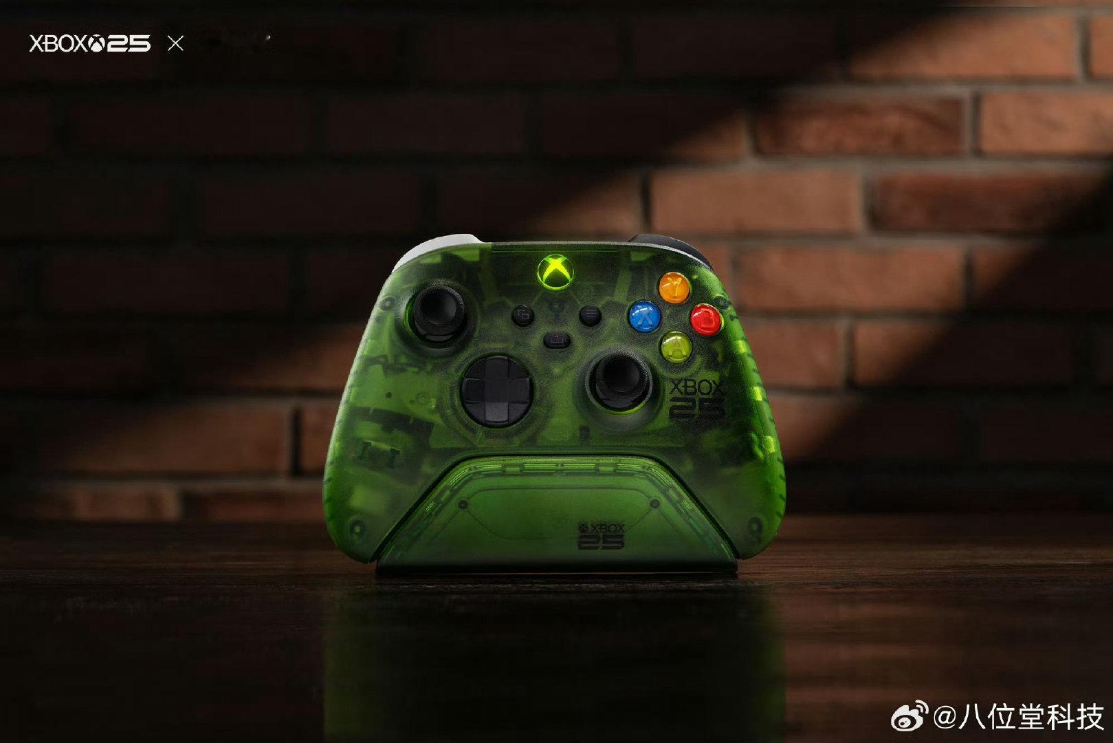 #八位堂8bitdo# 八位堂可以说很有前瞻性了[doge]猎户座X pro用起来手感挺不错的，回头得和微软本家的比较一下。#xbox25周年# ​