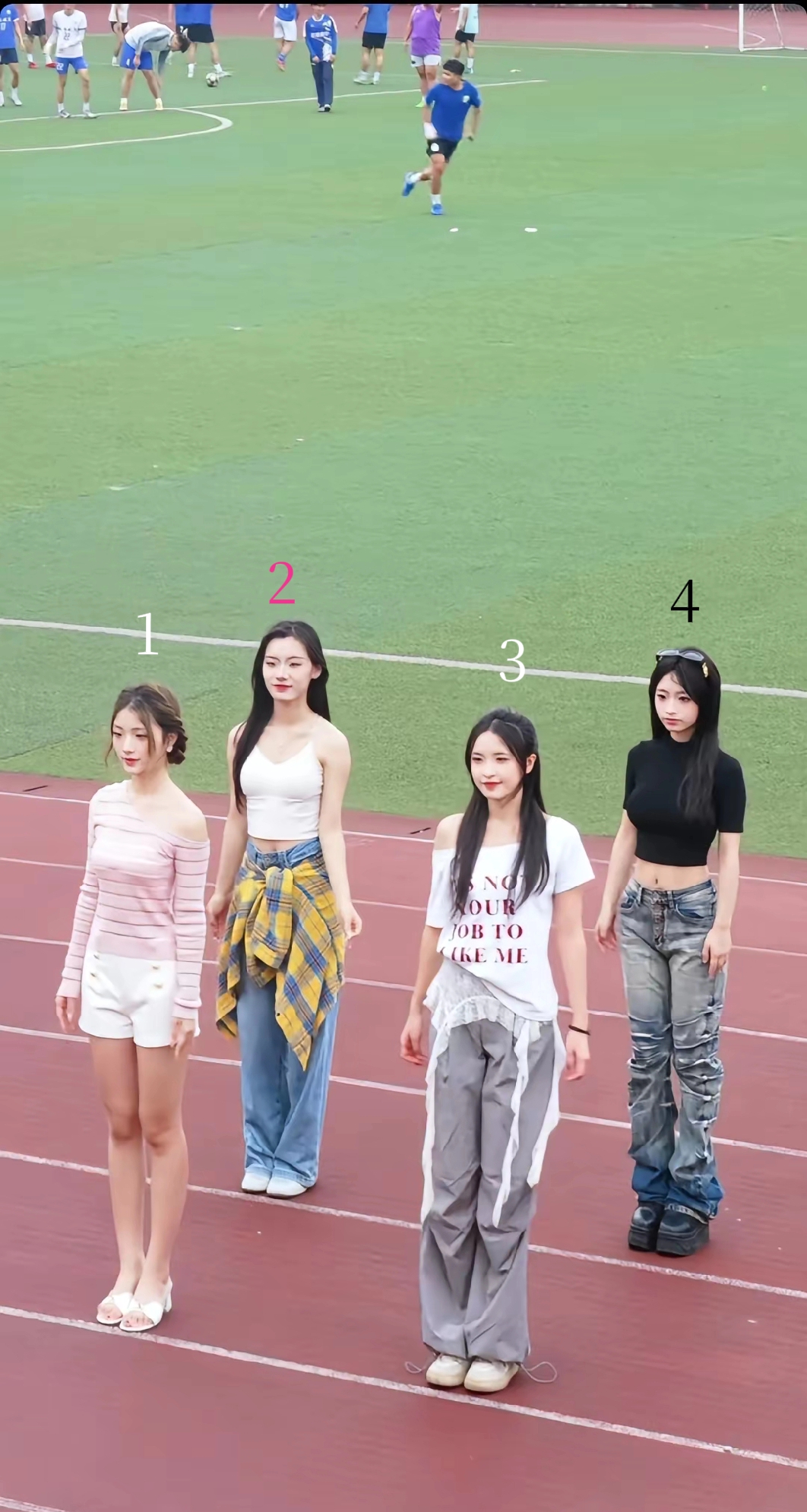 四个学姐，选一个做女朋友，你选哪个？说实话。[捂脸]