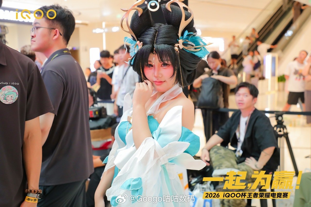 #iQOO杯#
[舔屏][舔屏][舔屏]继续给大家更新iQOO杯南区大赛
好看的小姐姐和cos小姐姐。#iqoo[超话]# ​