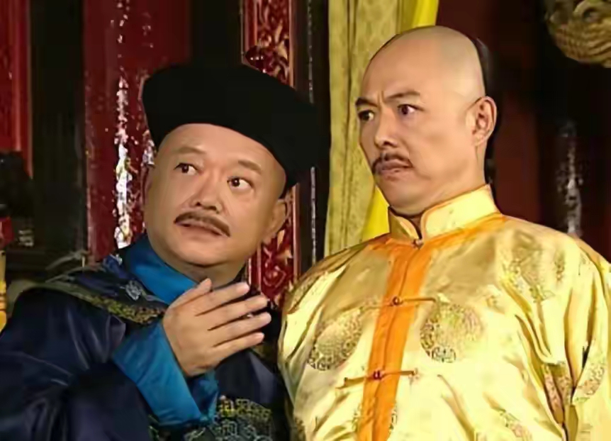 乾隆豪掷千金求“挨骂”？刘墉一句话让皇帝当场变脸，这钱你猜他敢不敢拿？

咱们今儿个不聊那些正襟危坐的史书，来扒一扒民间传说里最让人捧腹又细思极恐的一段公案：乾隆帝突发奇想，非要找乐子，对铁嘴铜牙的刘墉说：“爱卿若能当众骂朕三句，朕赏黄金千两！”

这剧情听着是不是特爽？皇帝自降身价求羞辱，臣子只要