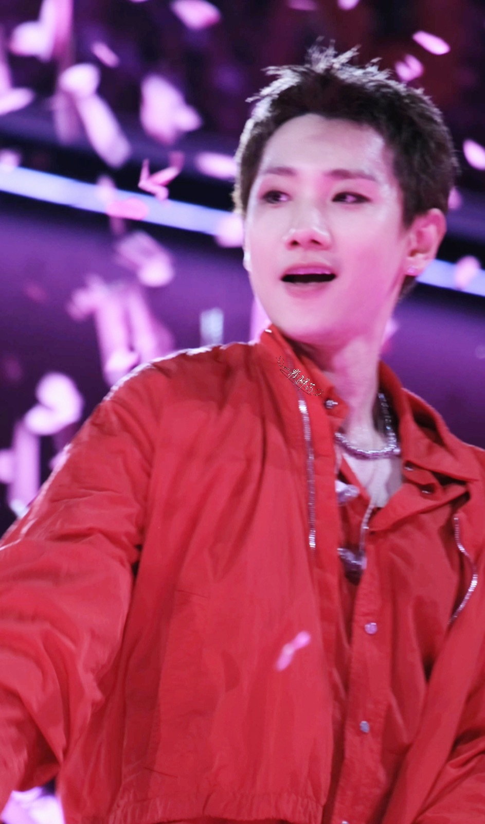 “灰暗的心 突然开始变鲜活”

好喜欢小狗宝[泪]🥺
#汪苏泷[超话]# ｜#汪苏泷明日世界巡回演唱会# ｜#汪苏泷鸟巢十连开# ​