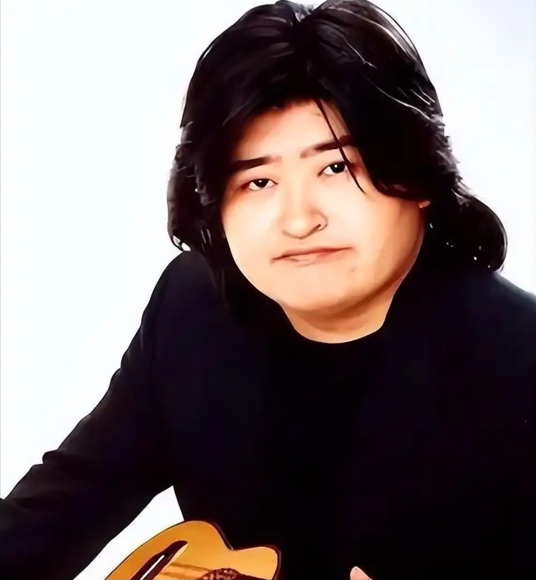 “千万里我追寻着你，可是你却并不在意……”“我俩太不公平，爱和恨全由你操纵……”， 刚在大平台上得知“刘欢老师”去世，不敢相信；这大半年来好多文艺界的名人，以及社会名流相继去世，可惜可惜，好人不长命啊！