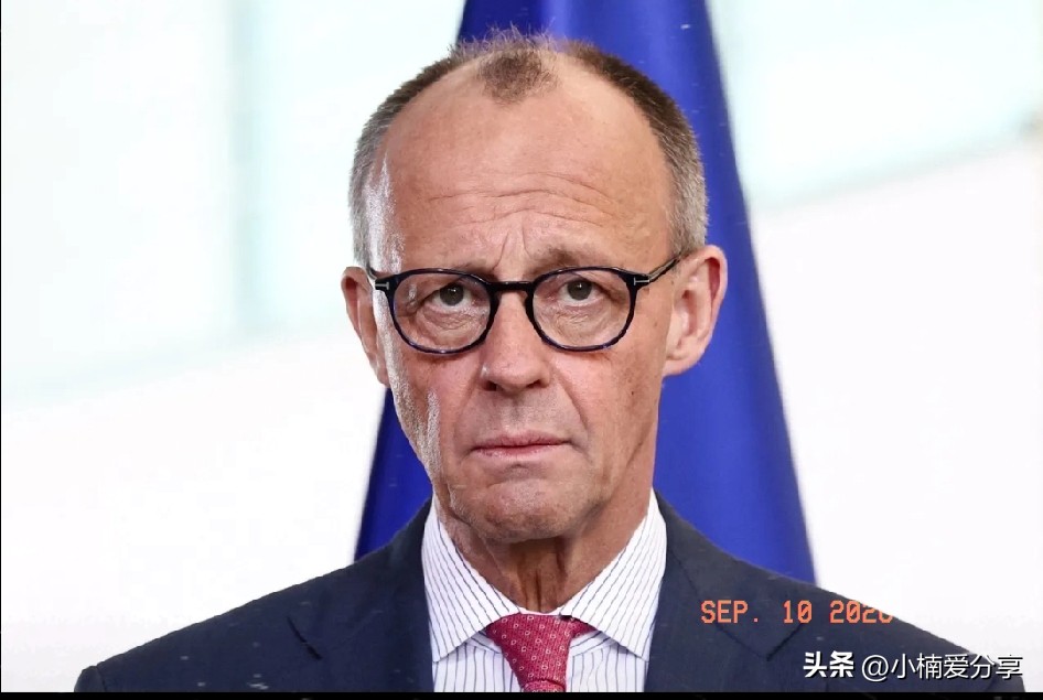外媒今天报道，德国总理默茨与极右翼政党德国选择党领导人魏德尔在联邦议院爆发激烈交锋。
默茨发言的时候，选择党议员在席位上屡次高声打断质询，现场乱作一团。
 
这场议会吵架，背后是德国政坛当下的巨大撕裂。
 
第一，冲突的导火索。
不久前萨克森‑安哈尔特州地方选举，极右翼的德国选择党拿下压倒性胜利，默